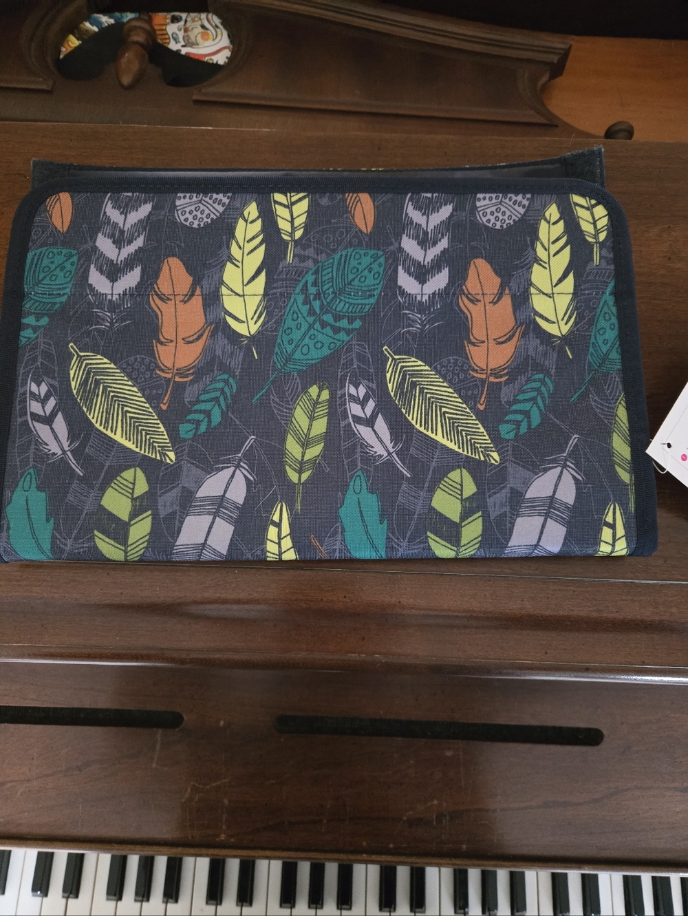 Thirty-One Get Creative Case In Feather Print - Picture 2 of 6